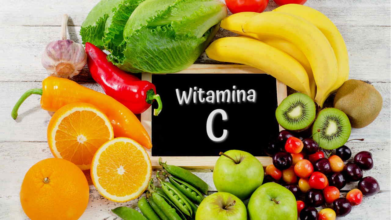Czy warto uzupełniać witaminę C latem?